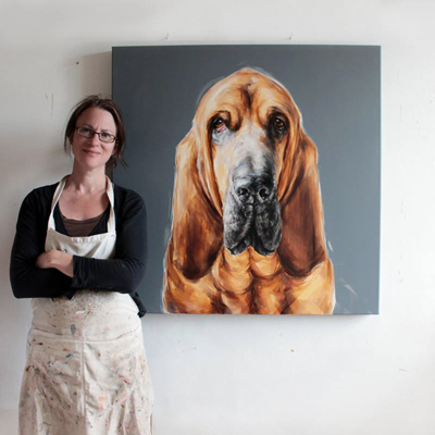 Justine, dog portrait painter in the studio